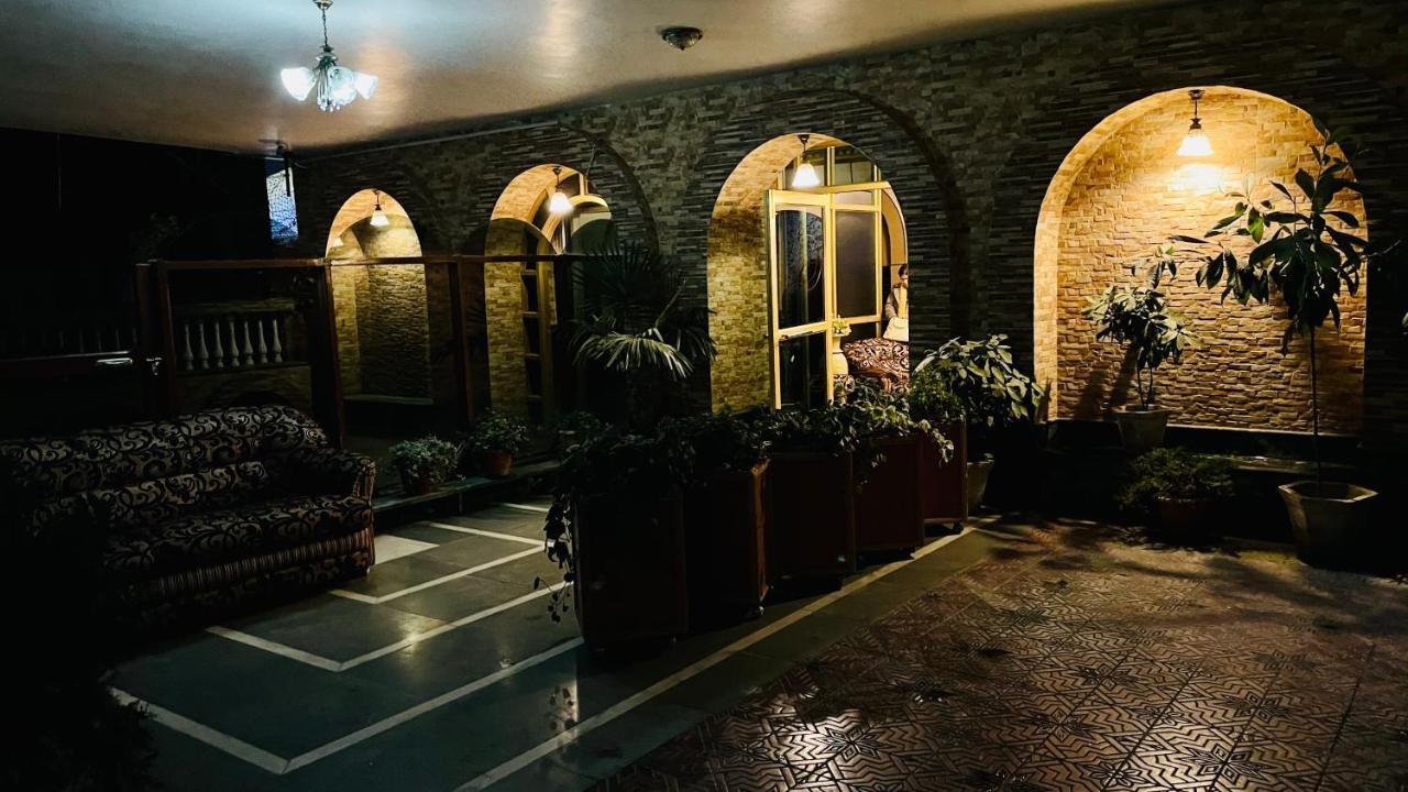Hotel International Srinagar Dış mekan fotoğraf