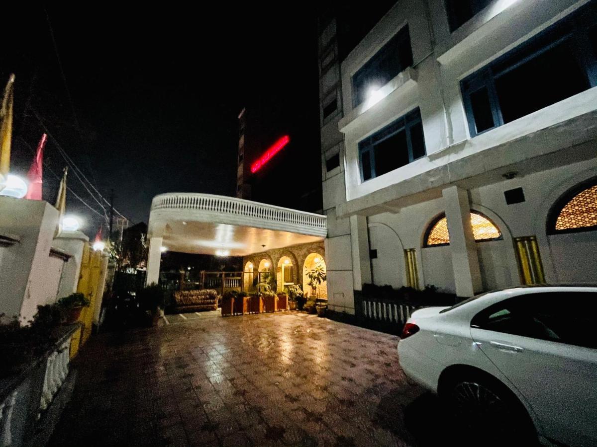 Hotel International Srinagar Dış mekan fotoğraf