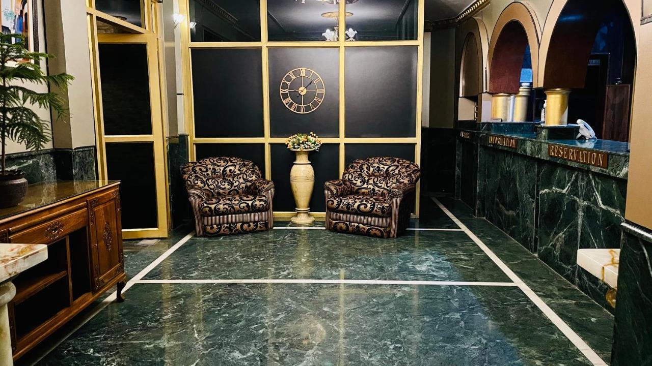 Hotel International Srinagar Dış mekan fotoğraf