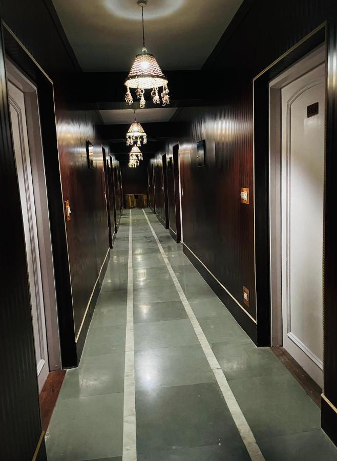Hotel International Srinagar Dış mekan fotoğraf