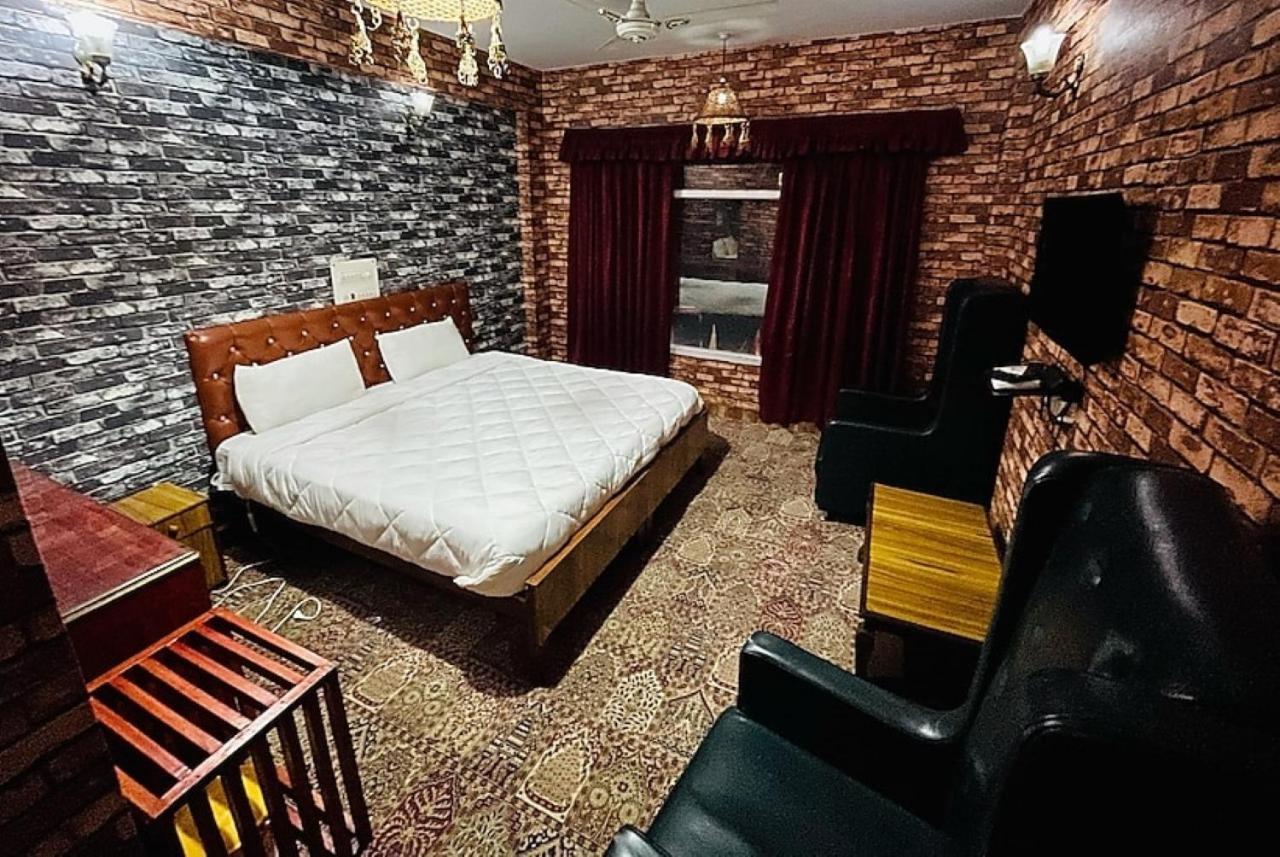 Hotel International Srinagar Dış mekan fotoğraf