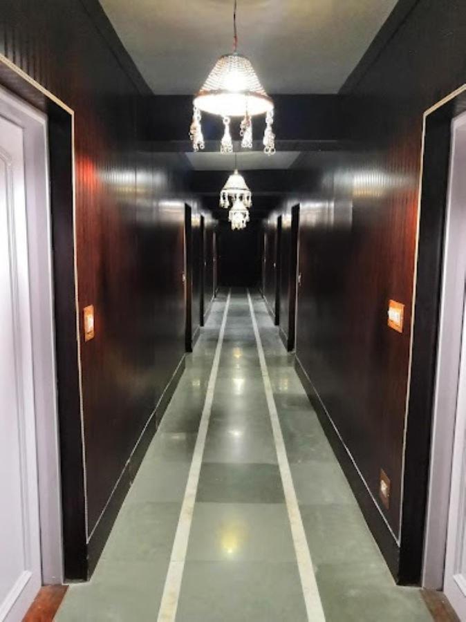 Hotel International Srinagar Dış mekan fotoğraf