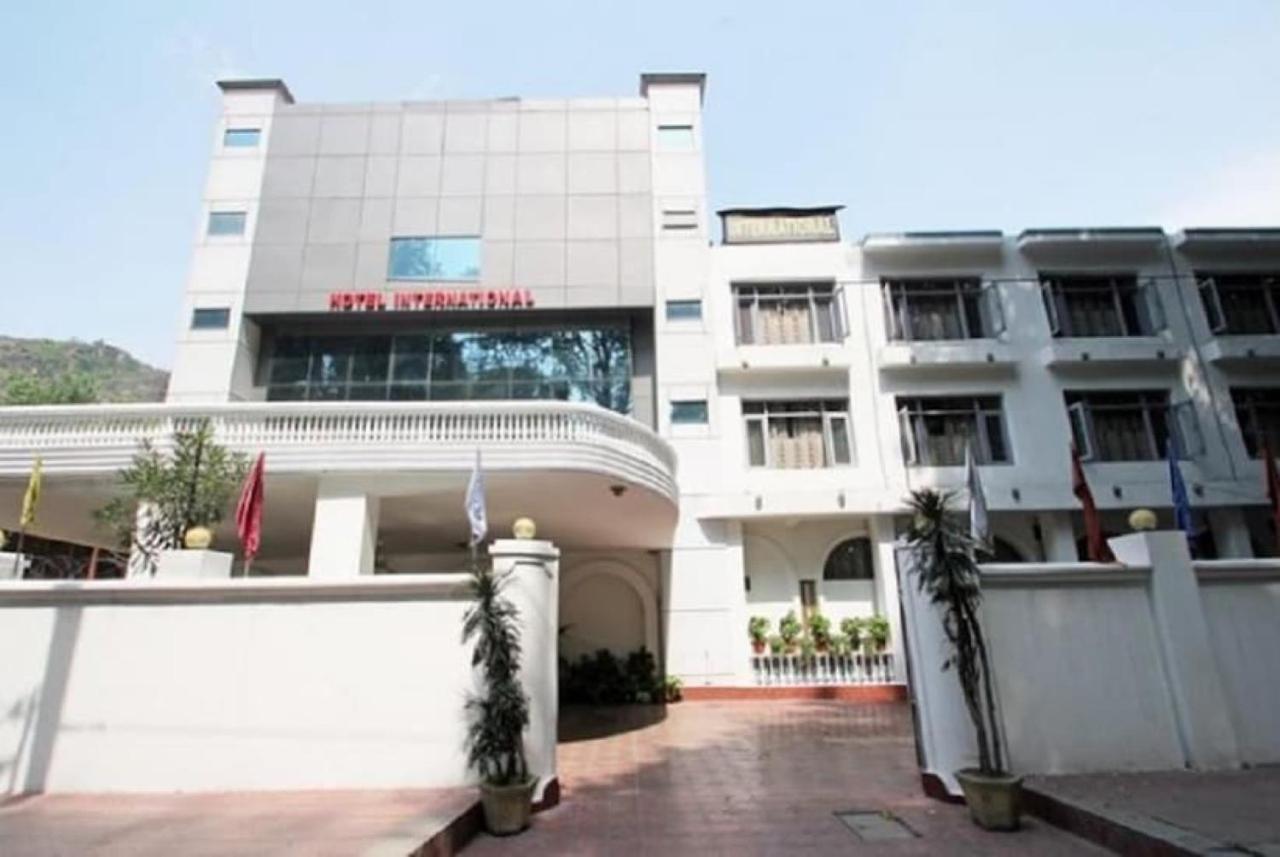 Hotel International Srinagar Dış mekan fotoğraf