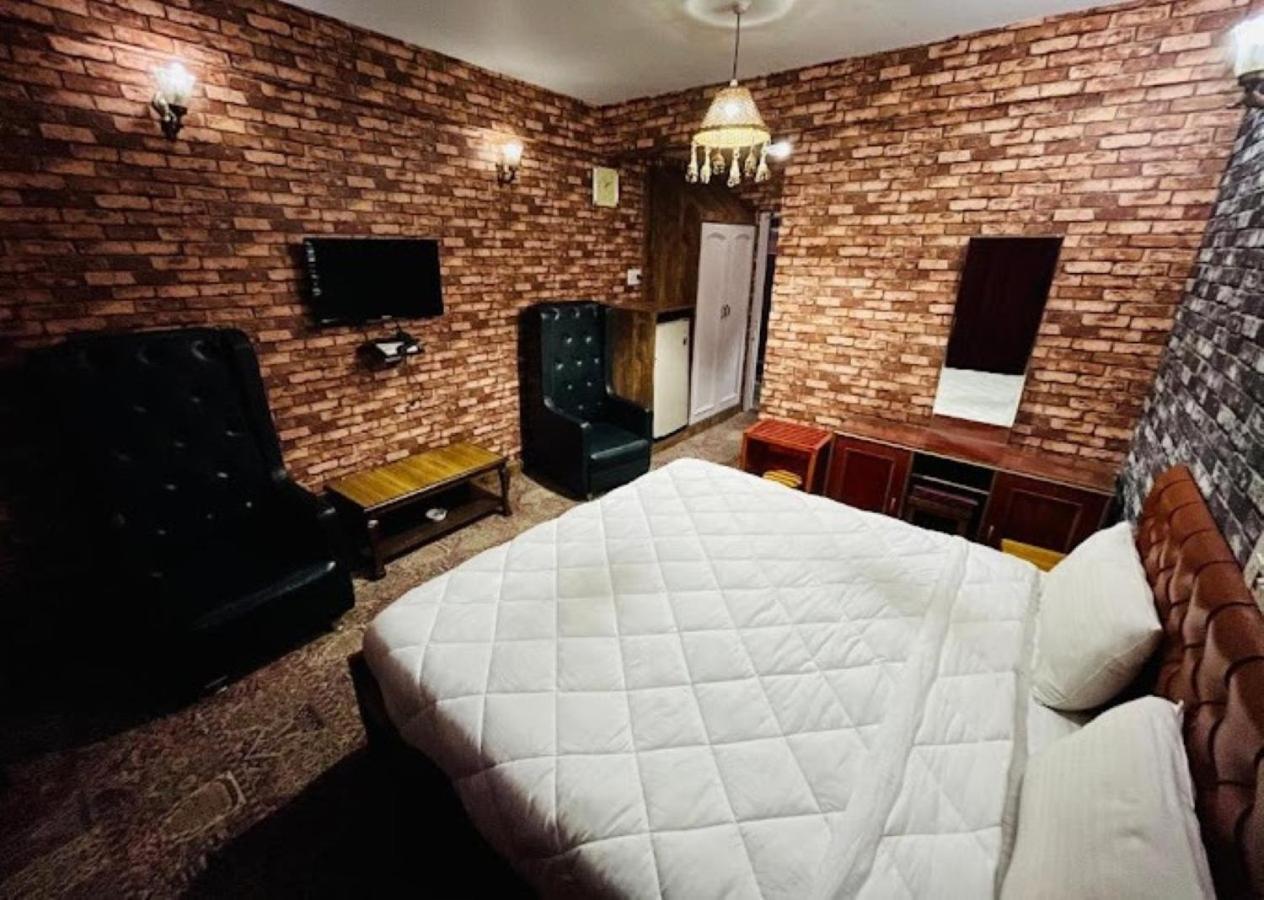 Hotel International Srinagar Dış mekan fotoğraf