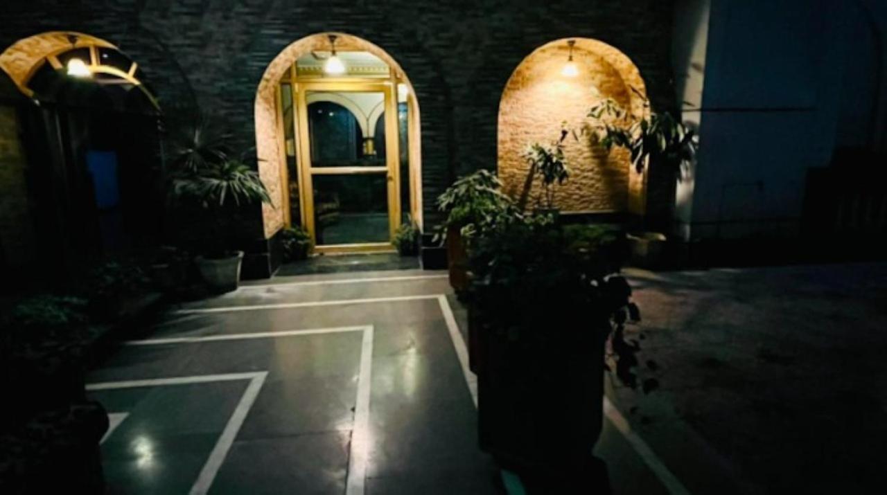Hotel International Srinagar Dış mekan fotoğraf