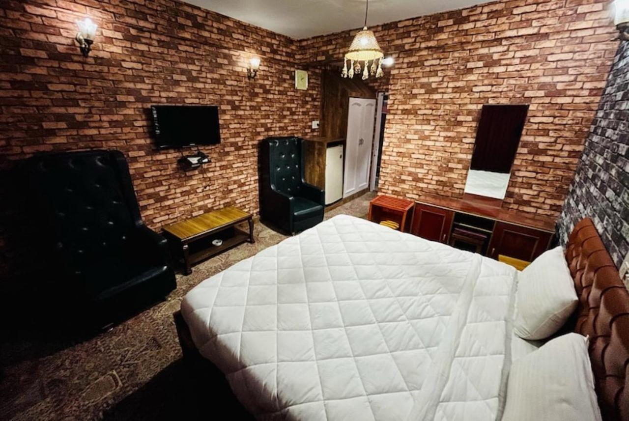 Hotel International Srinagar Dış mekan fotoğraf