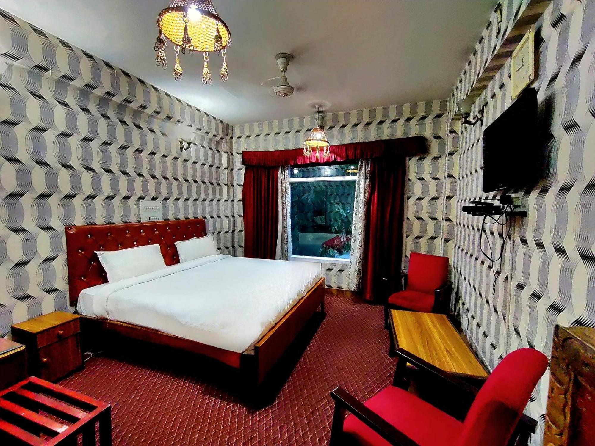 Hotel International Srinagar Dış mekan fotoğraf