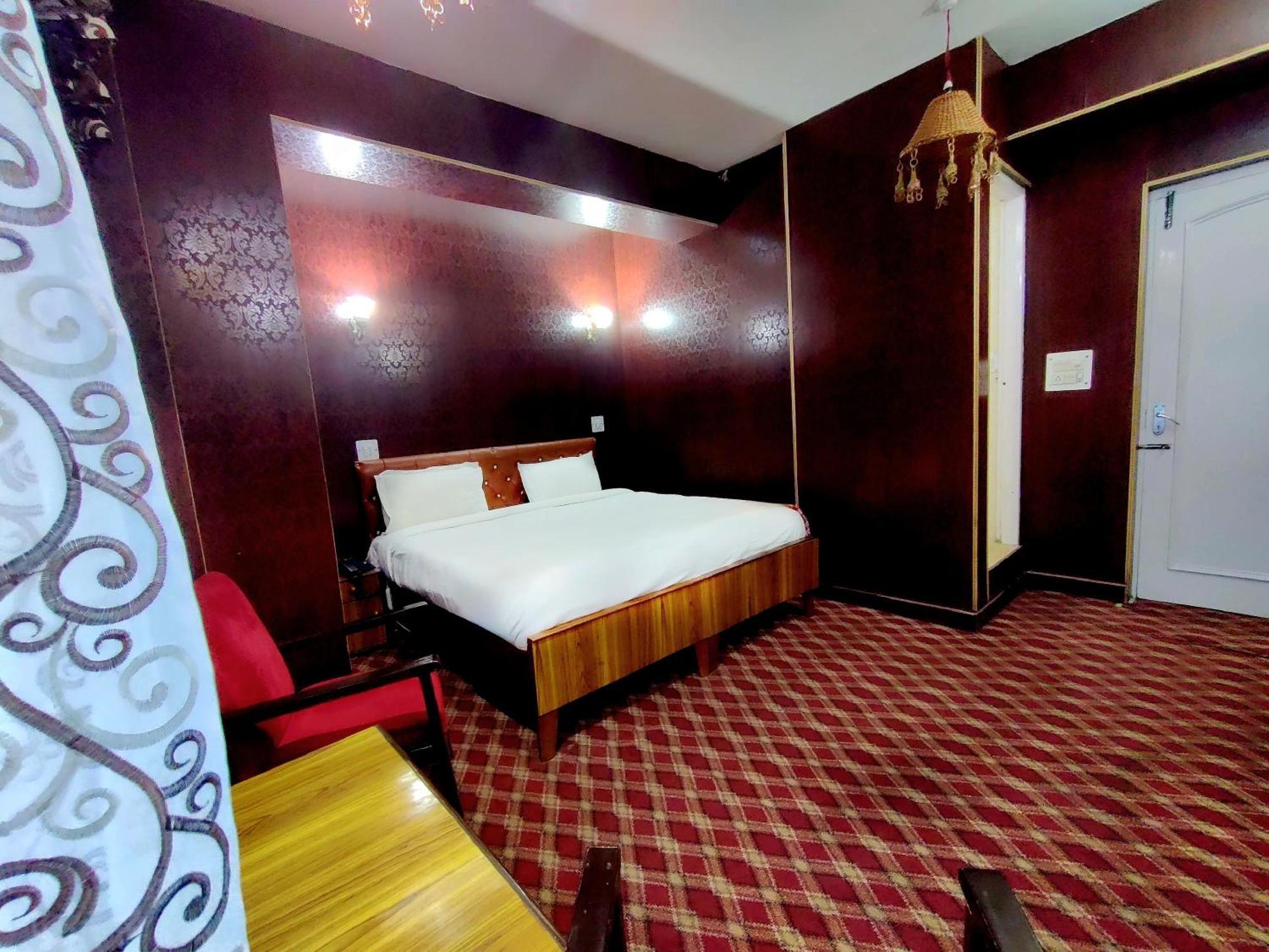 Hotel International Srinagar Dış mekan fotoğraf